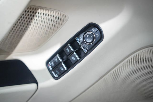 2011 Porsche Panamera 4 Image 52 of 78