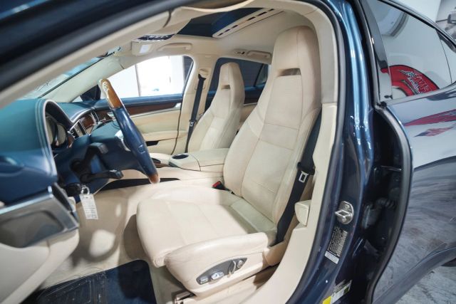 2011 Porsche Panamera 4 Image 35 of 78