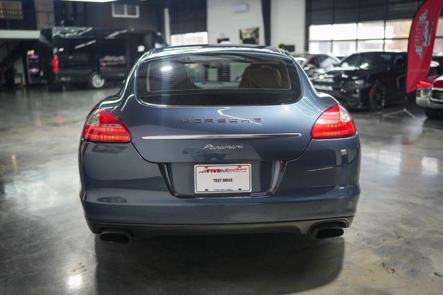 2011 Porsche Panamera 4 Image 29 of 78