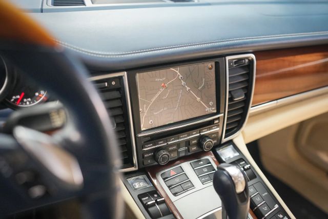 2011 Porsche Panamera 4 Image 46 of 78