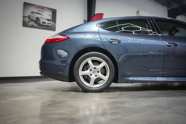 2011 Porsche Panamera 4 Image 18 of 78