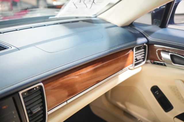 2011 Porsche Panamera 4 Image 38 of 78