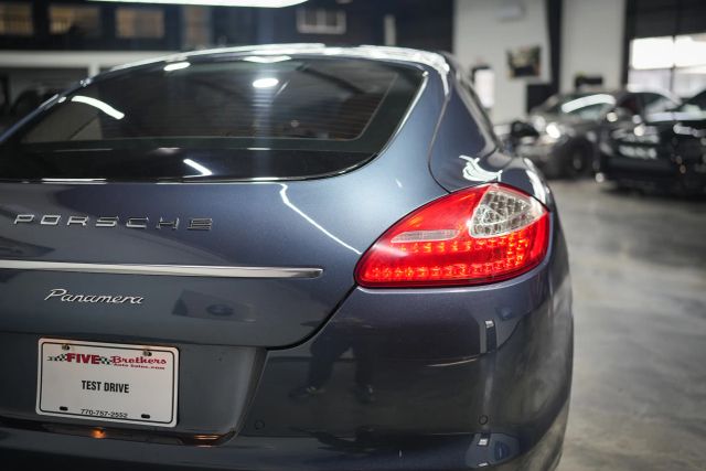 2011 Porsche Panamera 4 Image 17 of 78