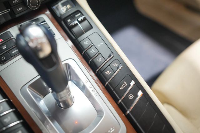 2011 Porsche Panamera 4 Image 48 of 78