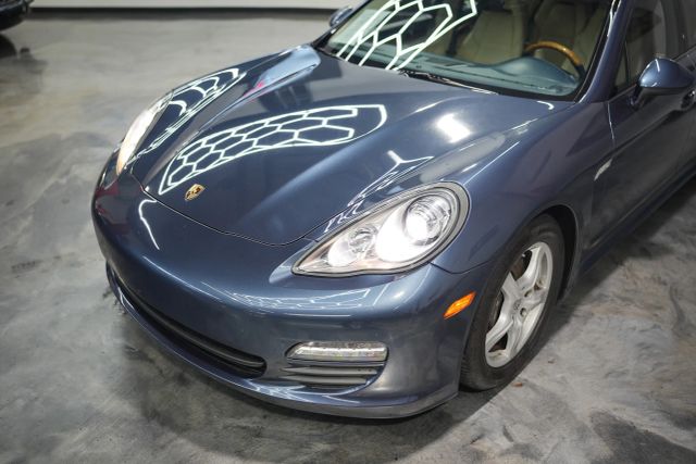 2011 Porsche Panamera 4 Image 3 of 78