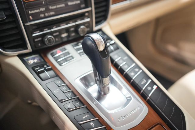 2011 Porsche Panamera 4 Image 47 of 78