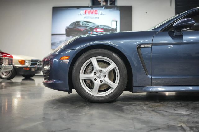 2011 Porsche Panamera 4 Image 28 of 78