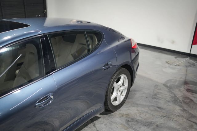 2011 Porsche Panamera 4 Image 2 of 78