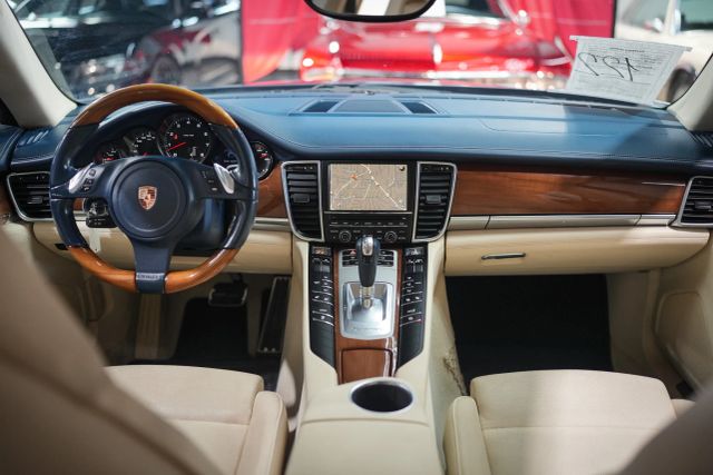 2011 Porsche Panamera 4 Image 37 of 78