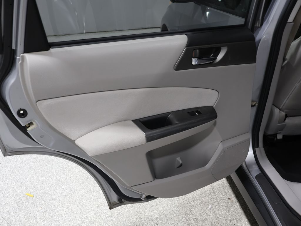 2011 Subaru Forester 2.5X Limited Image 31 of 34