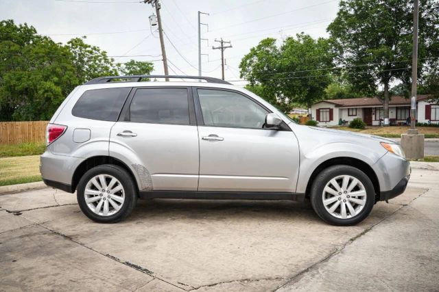 2011 Subaru Forester 2.5X Limited Image 5 of 23