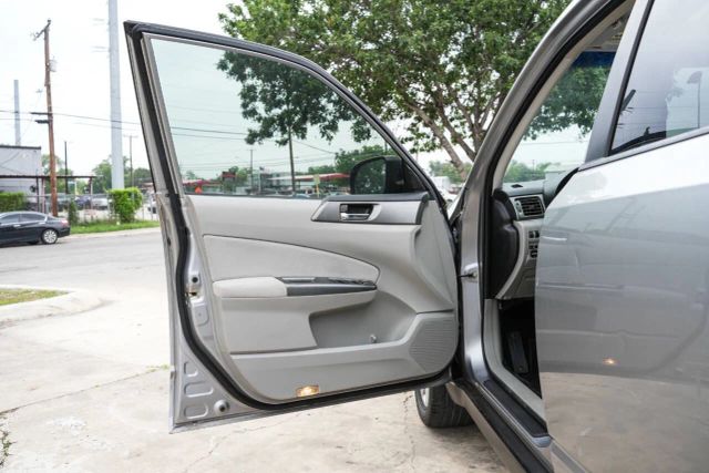 2011 Subaru Forester 2.5X Limited Image 16 of 23