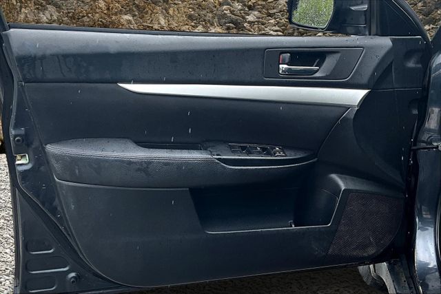 2011 Subaru Outback 2.5i Image 19 of 29