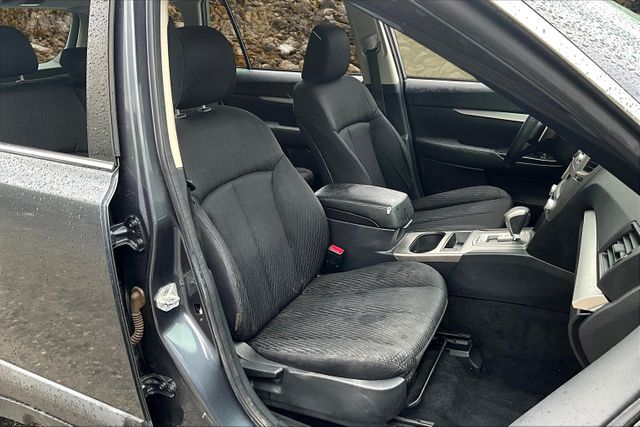 2011 Subaru Outback 2.5i Image 8 of 29