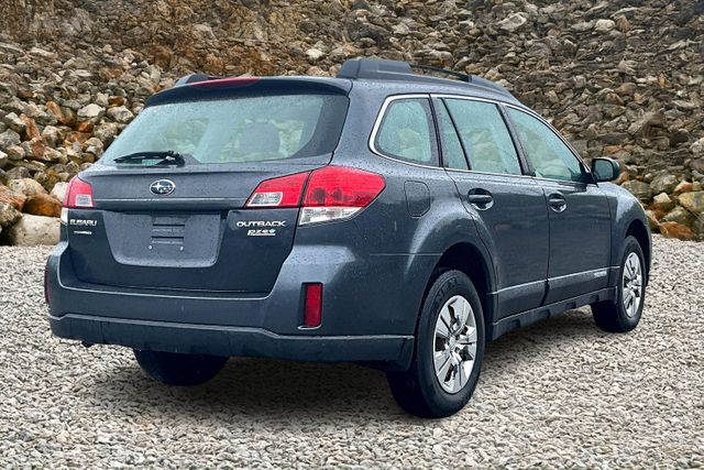 2011 Subaru Outback 2.5i Image 4 of 29