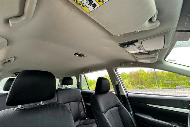 2011 Subaru Outback 2.5i Image 18 of 29
