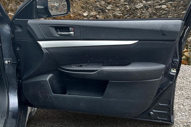2011 Subaru Outback 2.5i Image 20 of 29