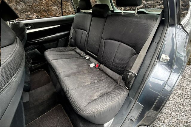 2011 Subaru Outback 2.5i Image 22 of 29