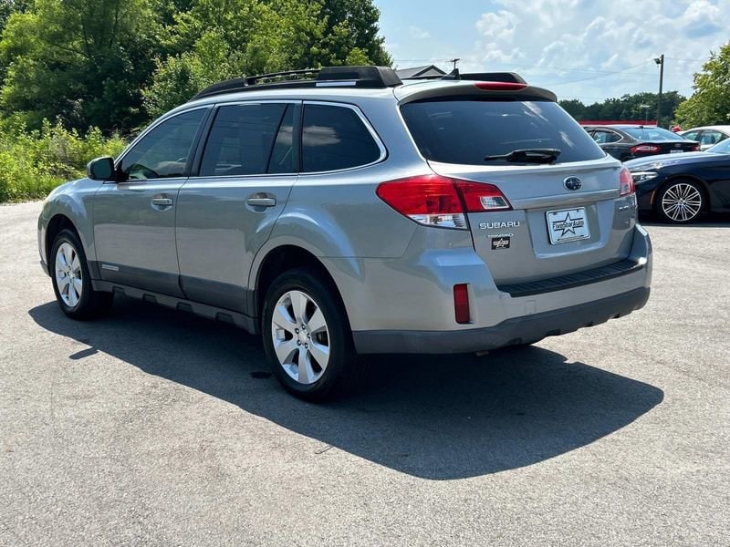2011 Subaru Outback 2.5i Limited Image 7 of 25