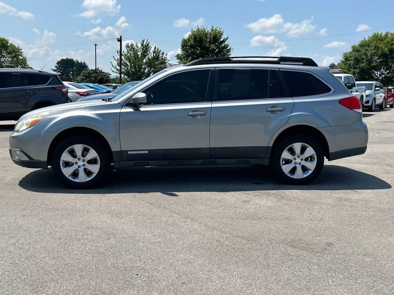 2011 Subaru Outback 2.5i Limited Image 8 of 25
