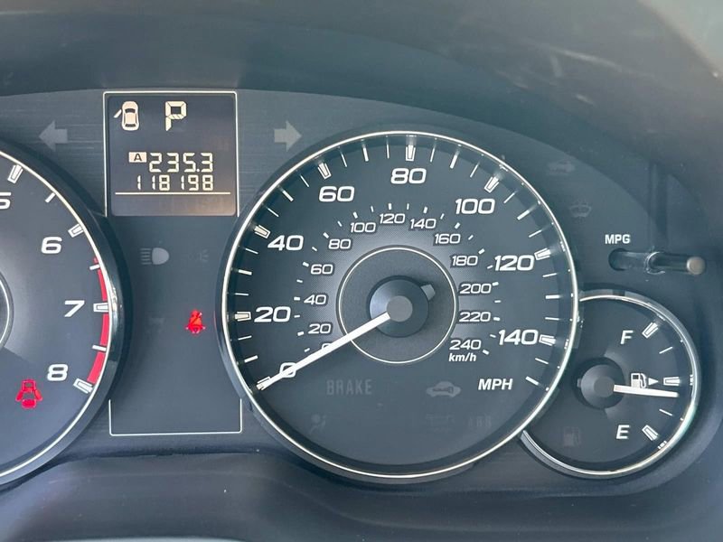 2011 Subaru Outback 2.5i Limited Image 13 of 25