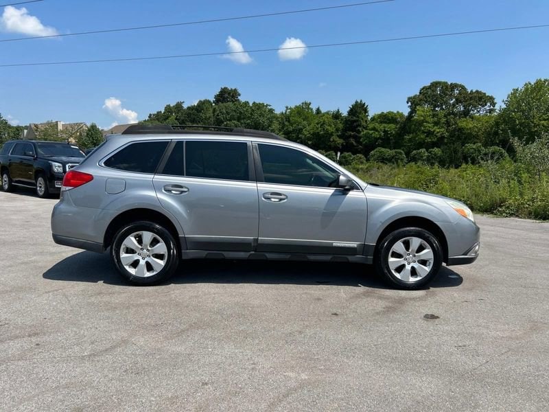 2011 Subaru Outback 2.5i Limited Image 4 of 25