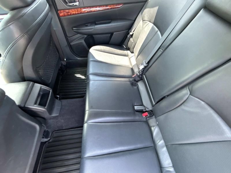 2011 Subaru Outback 2.5i Limited Image 11 of 25