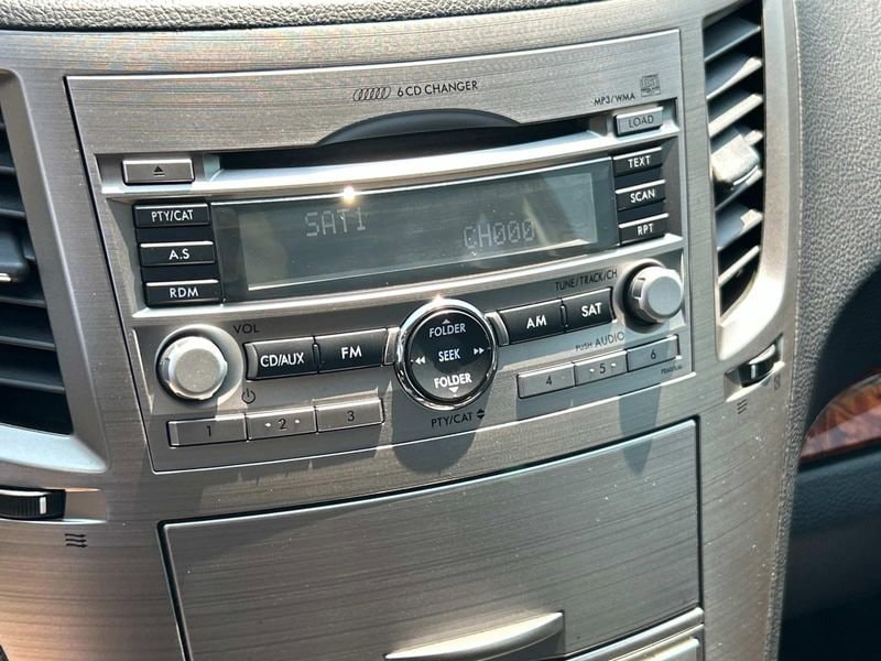 2011 Subaru Outback 2.5i Limited Image 18 of 25