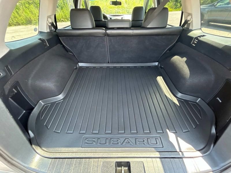 2011 Subaru Outback 2.5i Limited Image 10 of 25
