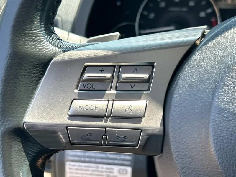 2011 Subaru Outback 2.5i Limited Image 17 of 25