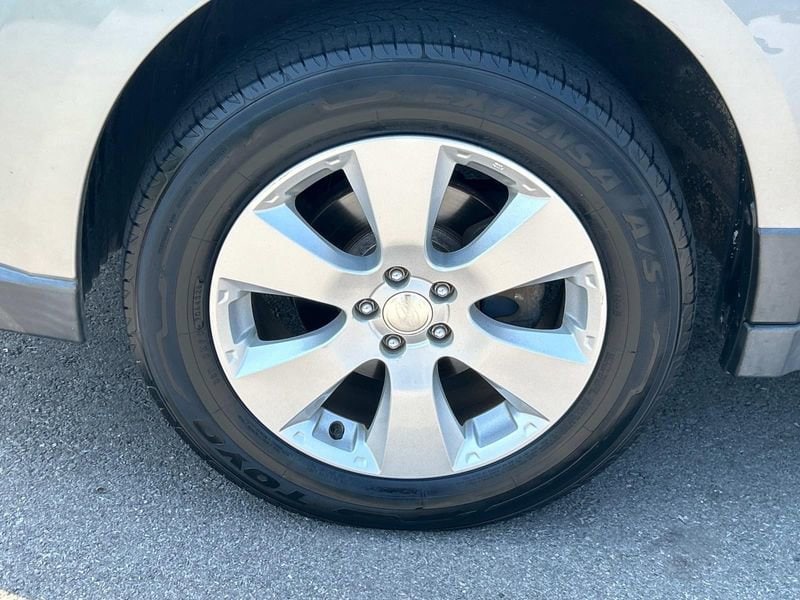 2011 Subaru Outback 2.5i Limited Image 9 of 25