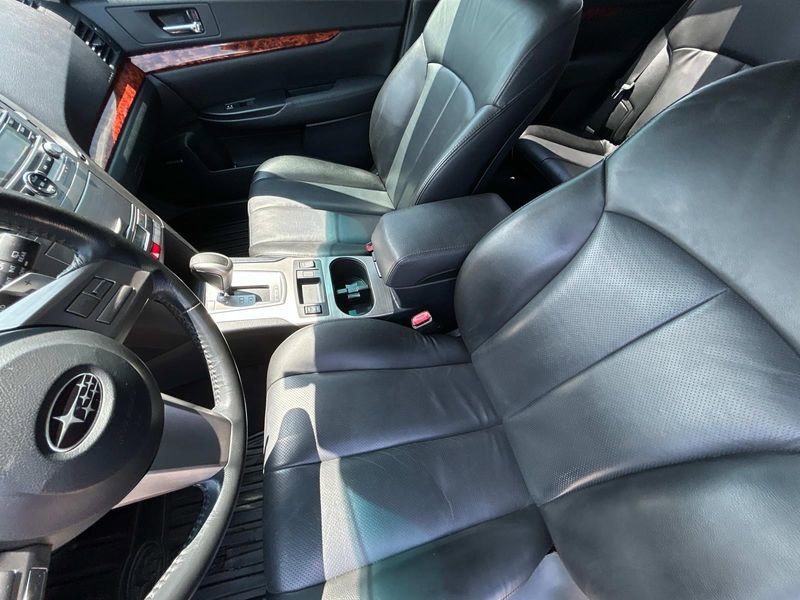 2011 Subaru Outback 2.5i Limited Image 12 of 25