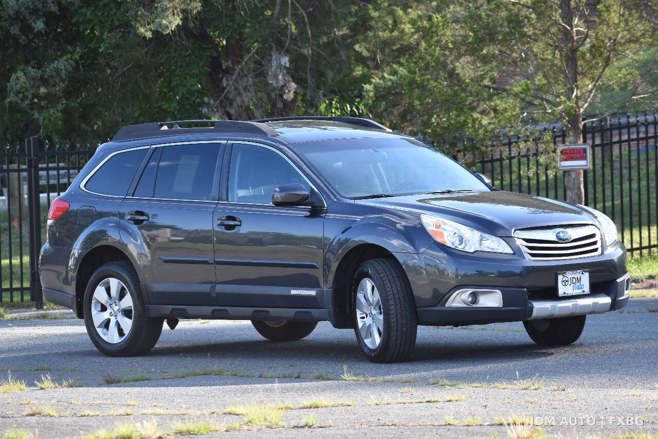 2011 Subaru Outback 2.5i Limited Navigation Image 1 of 40