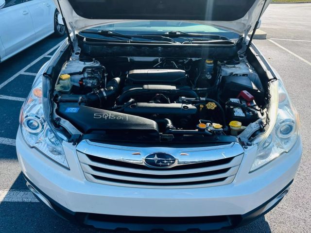 2011 Subaru Outback 2.5i Limited Image 7 of 37