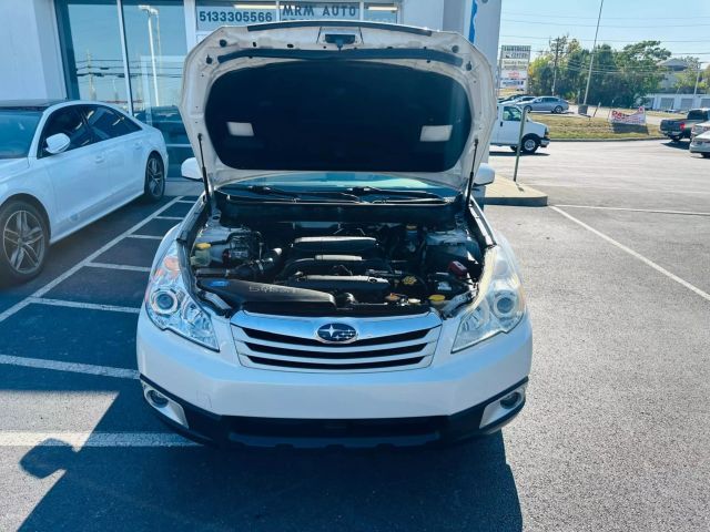 2011 Subaru Outback 2.5i Limited Image 32 of 37