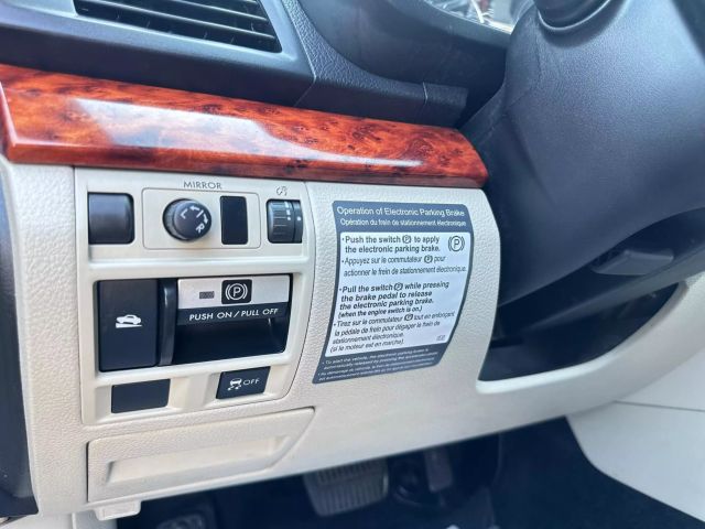 2011 Subaru Outback 2.5i Limited Image 27 of 37