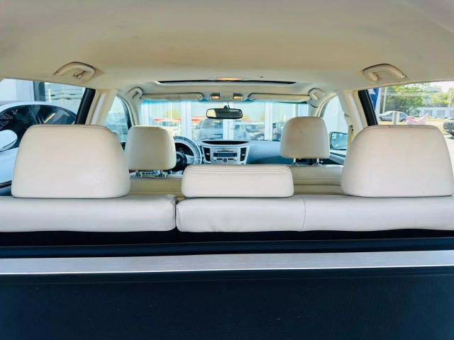2011 Subaru Outback 2.5i Limited Image 18 of 37
