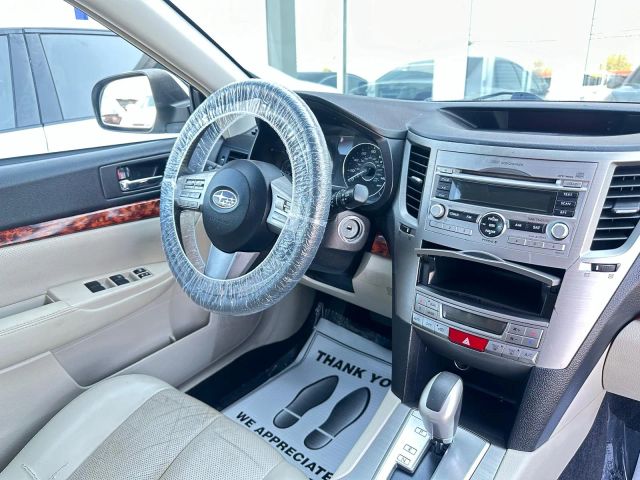 2011 Subaru Outback 2.5i Limited Image 17 of 37