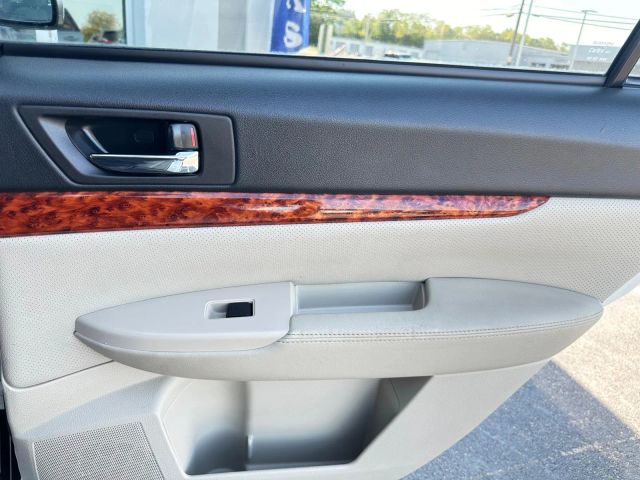 2011 Subaru Outback 2.5i Limited Image 26 of 37