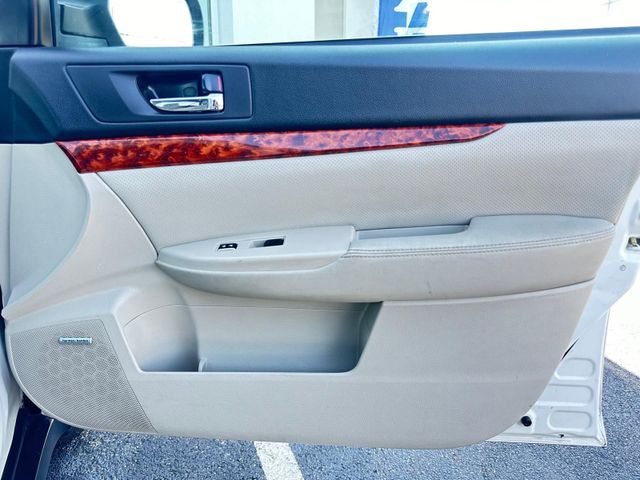 2011 Subaru Outback 2.5i Limited Image 23 of 37
