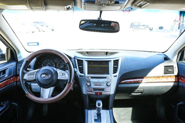 2011 Subaru Outback 2.5i Limited Navigation Image 5 of 8