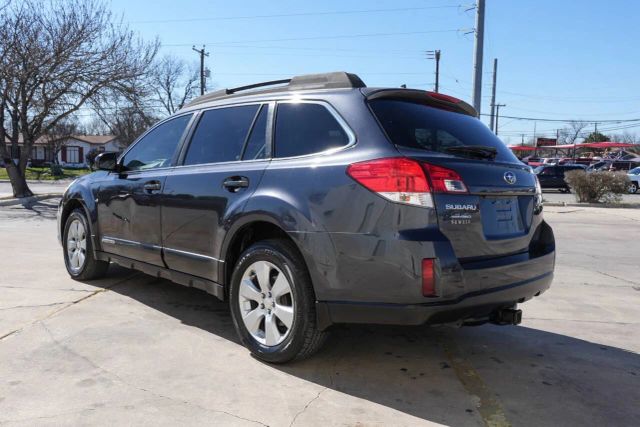 2011 Subaru Outback 2.5i Limited Navigation Image 2 of 8