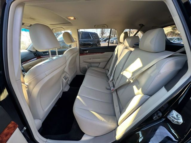 2011 Subaru Outback 3.6R Limited Navigation Image 17 of 43