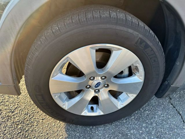 2011 Subaru Outback 3.6R Limited Navigation Image 42 of 43