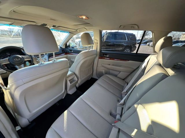 2011 Subaru Outback 3.6R Limited Navigation Image 19 of 43