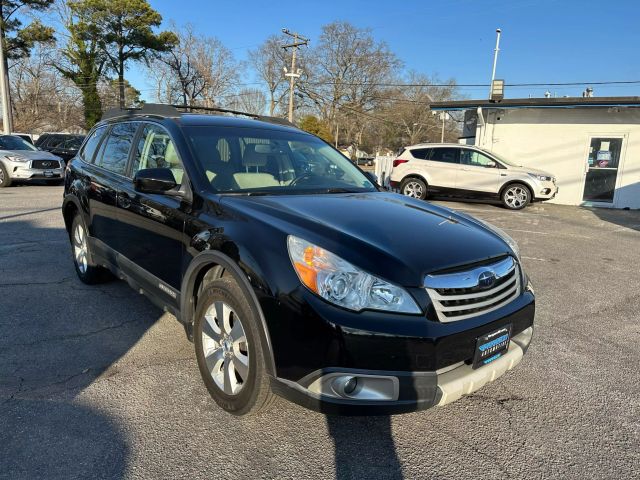 2011 Subaru Outback 3.6R Limited Navigation Image 4 of 43
