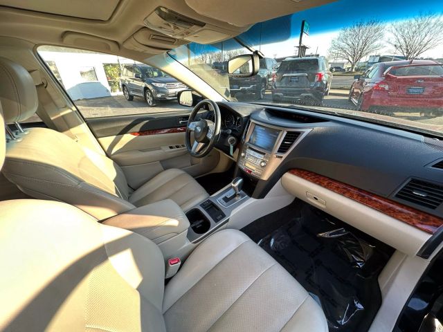 2011 Subaru Outback 3.6R Limited Navigation Image 22 of 43