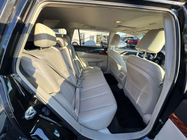 2011 Subaru Outback 3.6R Limited Navigation Image 25 of 43