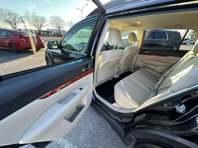 2011 Subaru Outback 3.6R Limited Navigation Image 16 of 43
