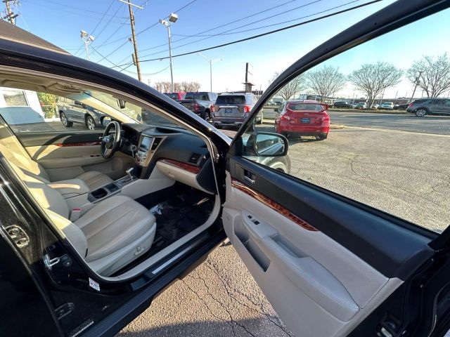 2011 Subaru Outback 3.6R Limited Navigation Image 20 of 43
